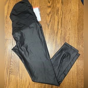 NWT Ingrid & Isabel faux leather maternity leggings